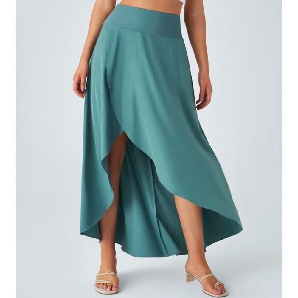 HALARA Teal High-Low Skort